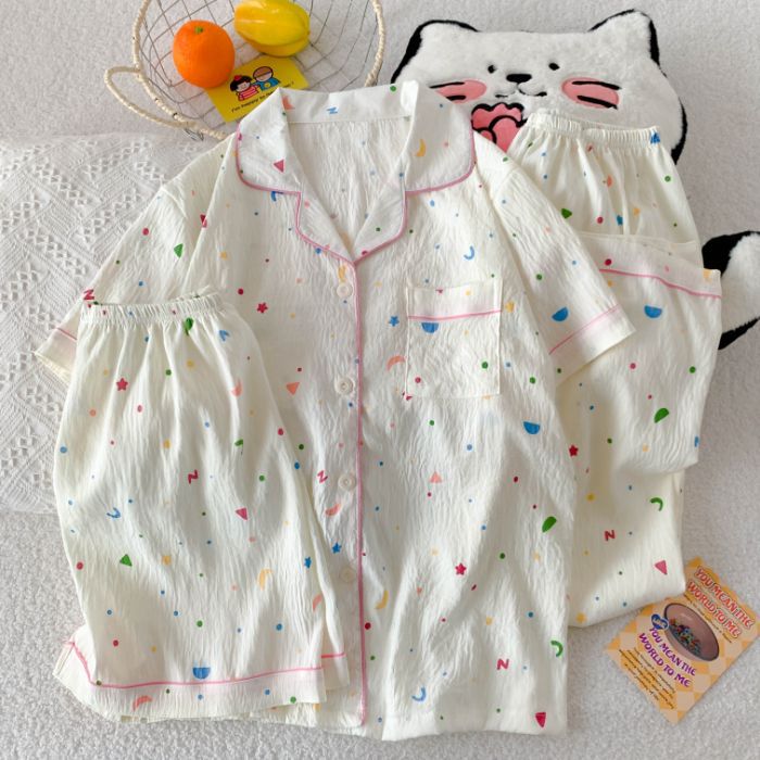 Al por mayor transfronterizo nuevo pijama de mujer tres piezas cardigan con solapa mangas cortas pantalones cortos KT gato dibujos animados cubierta de ropa doméstica