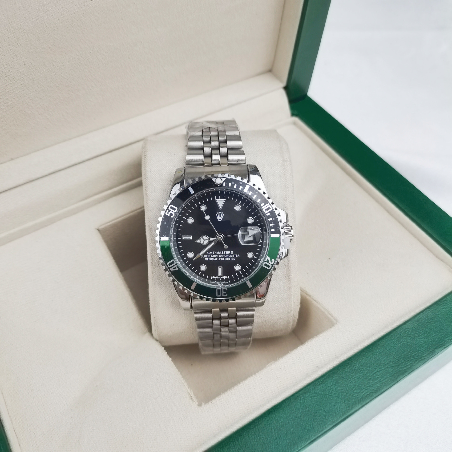 Four-pin water ghost, five-bead silver strap, black and green circle, black face water ghost