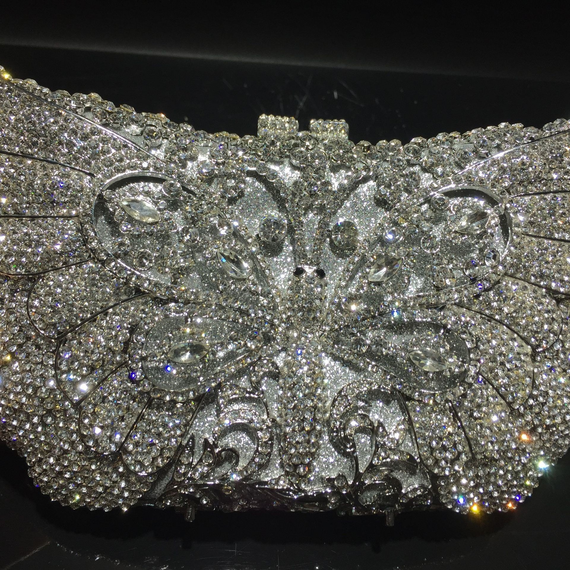 Fábrica de una bolsa de perforación de cabello hueco metal de cristal bolsa de cena de diamantes bolsa de mano de mariposa bolso de diamantes rojo
