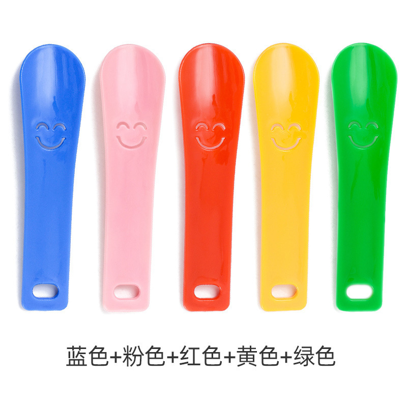 現物の卸売り靴は靴を抜いて靴を引き出します。|undefined