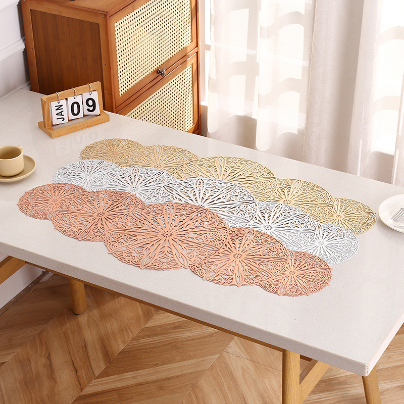 Alfombrilla de mesa de lujo ligera de estilo europeo, impermeable y a prueba de aceite, bandera de mesa de PVC, diseño hueco, manteles individuales de estilo INS, manteles de mesa de centro, fabricantes al por mayor