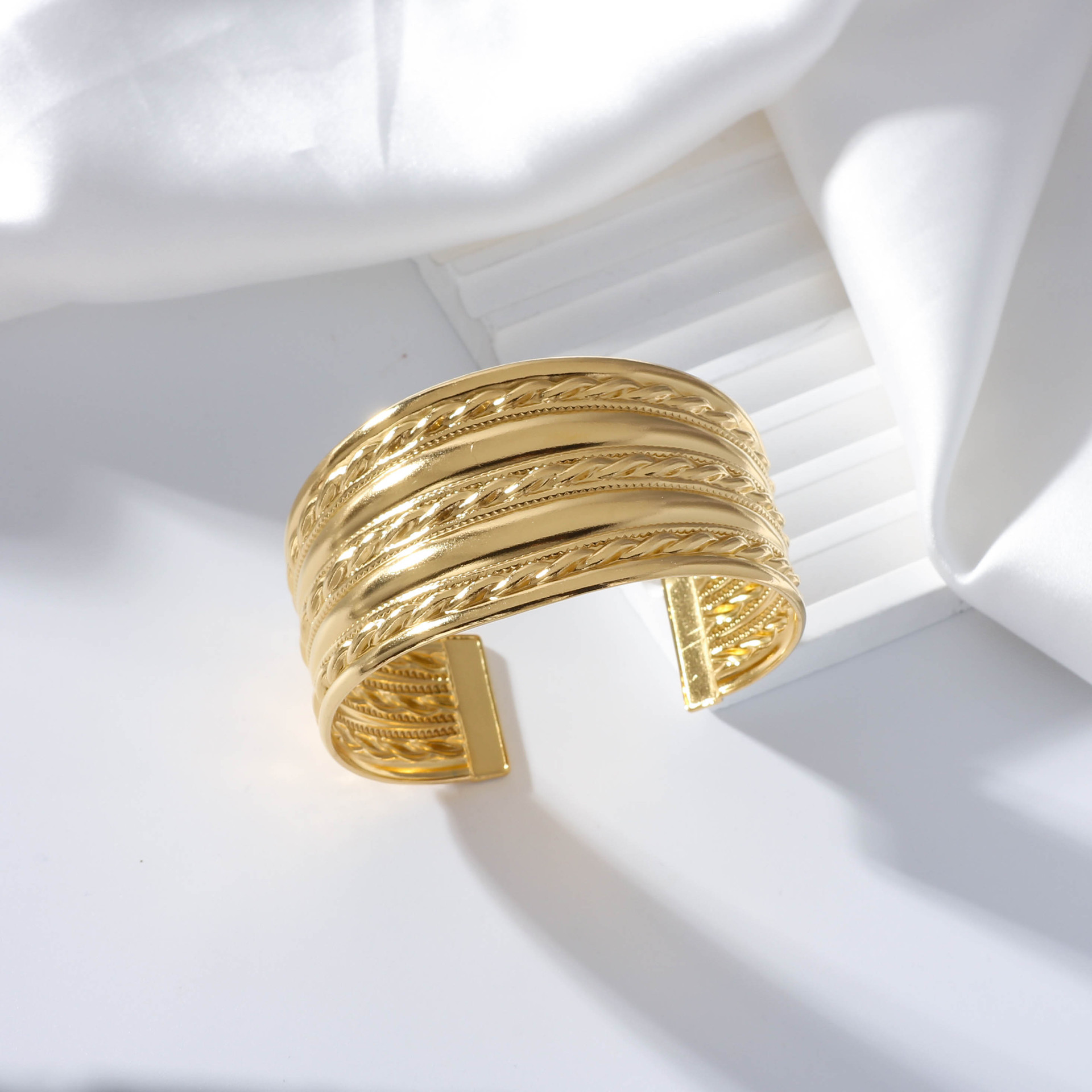 Joyas transfronterizas personales de diseño de pulsera de textura abierta nicho popular joyas de mano de patrón retro al por mayor