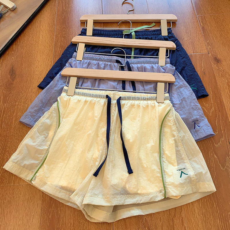 Real Shot! Outdoor Mountain Climbing Wear, Summer Lightweight, Breathable, Loose Sports and Casual Shorts for Women to Prevent Exposure