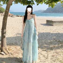 法式温柔度假风蓝色不规则吊带裙女2026夏季新款显瘦大摆超仙长裙