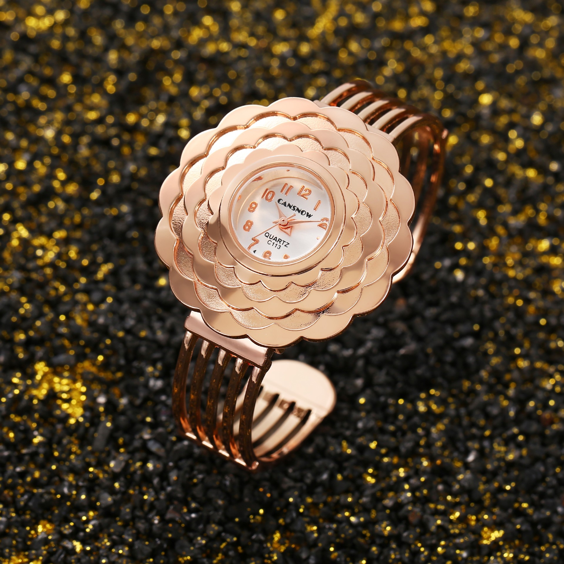 Quartz Movement Retro Classic Style Geometric Opening Alloy Strap Quartz Watch