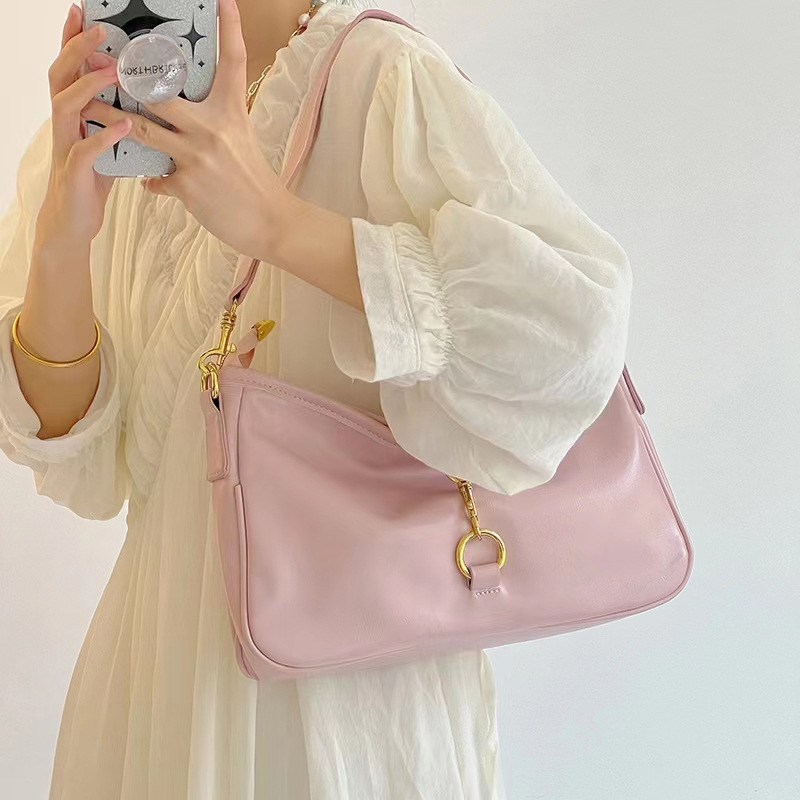 Bolsa de bloqueo de diseño de nicho 2024 nueva bolsa de axilas de alto grado bolsa de palo francés versátil bolsa de mensajero de alto aspecto en stock