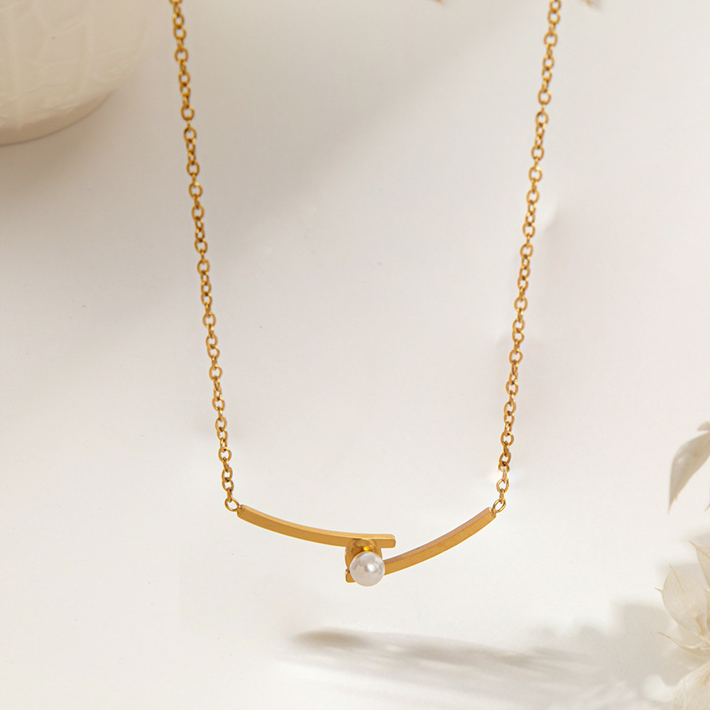 Simple Cross Pearl Necklace for Women, Light Luxury Niche Fashion Clavicle Chain, High-End Popular Style, Non-Fading Titanium Steel Necklace