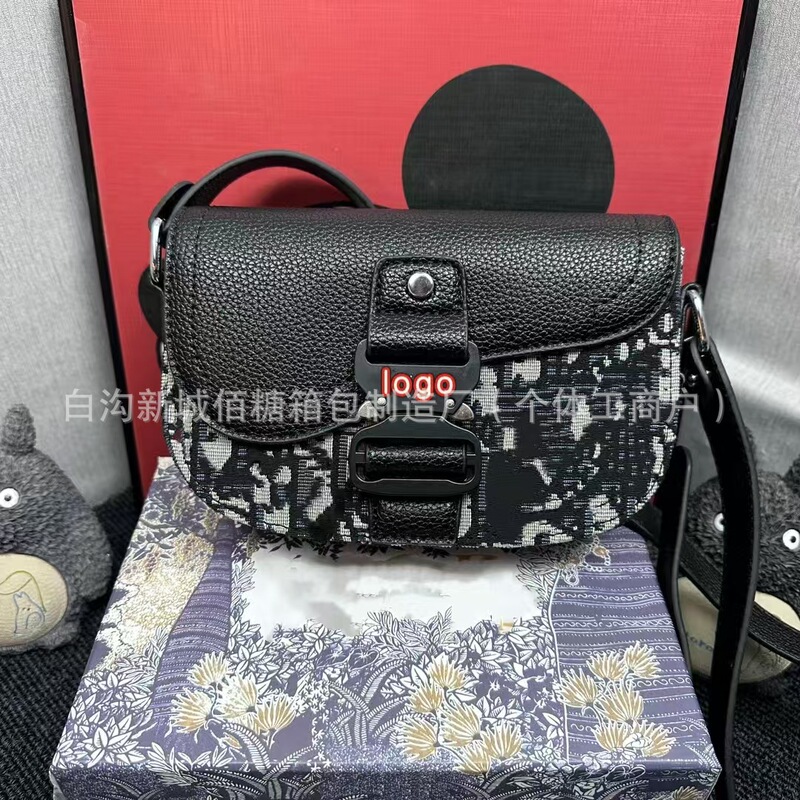 新款时尚新款马鞍包2025潮流女包单肩斜跨老花D字母女士气质批发|undefined