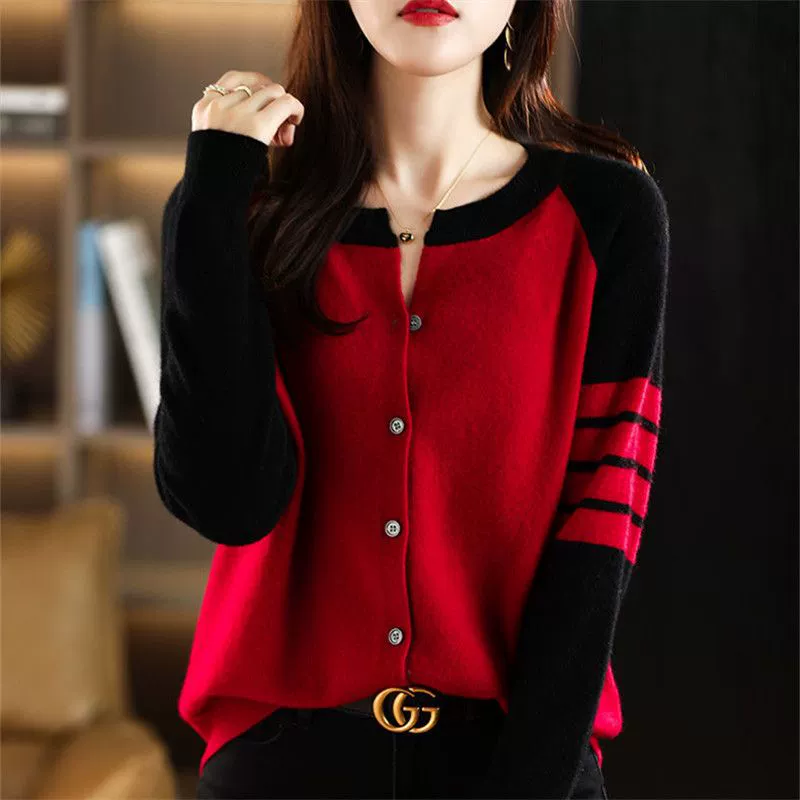 Стильный цветовой кардиган свитер 2024 осень новый дикий удобный дизайн расслабленная вязаная куртка