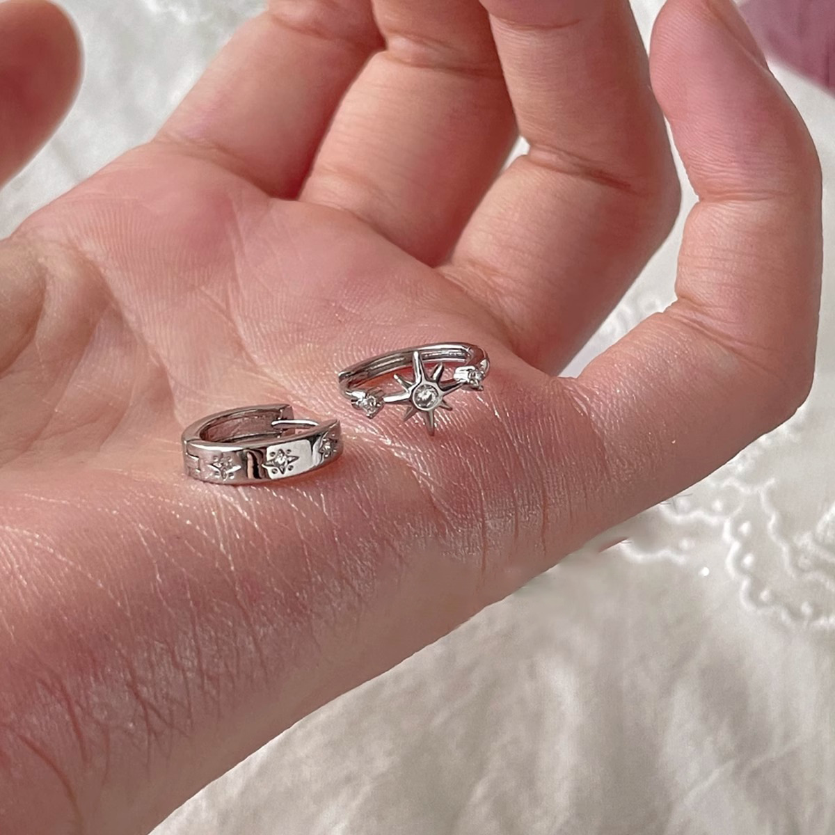 Asymmetrical design earrings with zircon