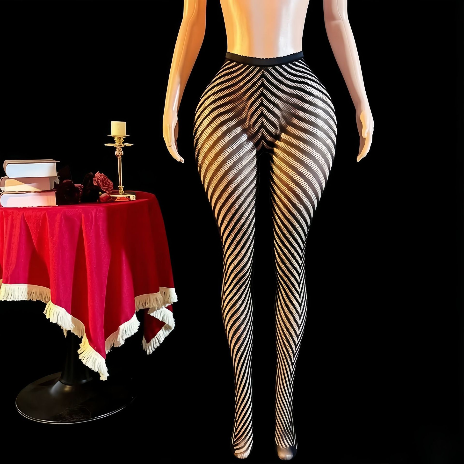 Yue mariposa amor fábrica de calcetines al por mayor Europa y los Estados Unidos a rayas transfronterizas pantalones jacquard calcetines mujeres amor sexy WK105