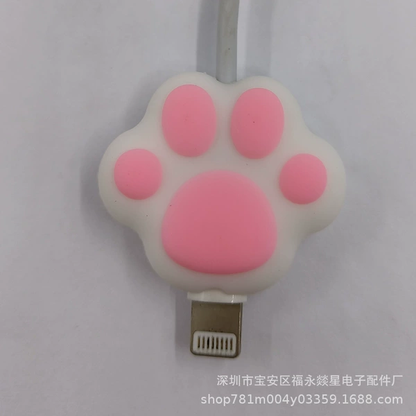 White -bottom powder cat paw