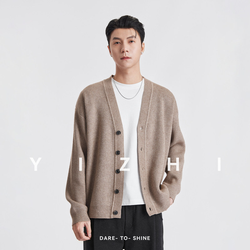 Also, the 2026 autumn collection features a 680g knitted cardigan, a men's high-end, heavyweight sweater, and a knitted cardigan Also, the 2026 autumn collection features a 680g knitted cardigan, a men's high-end, heavyweight sweater, and a knitted cardigan
