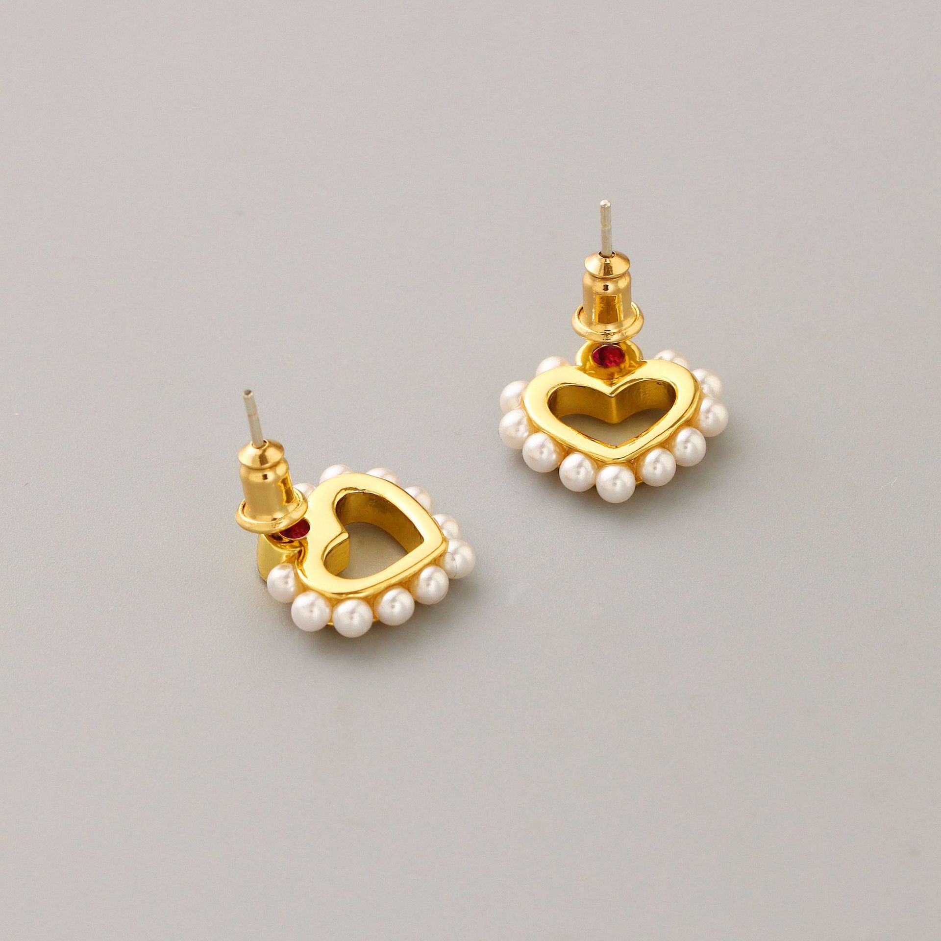 Fashion Heart Shape Copper Plating Inlay Artificial Diamond Pearl Ear Studs 1 Pair