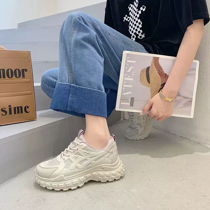 Женские кроссовки в стиле ретро с подошвой «дуриан», ранняя осень 2025 года, новые, на толстой подошве, спортивные, универсальные, увеличивающие рост, повседневные.