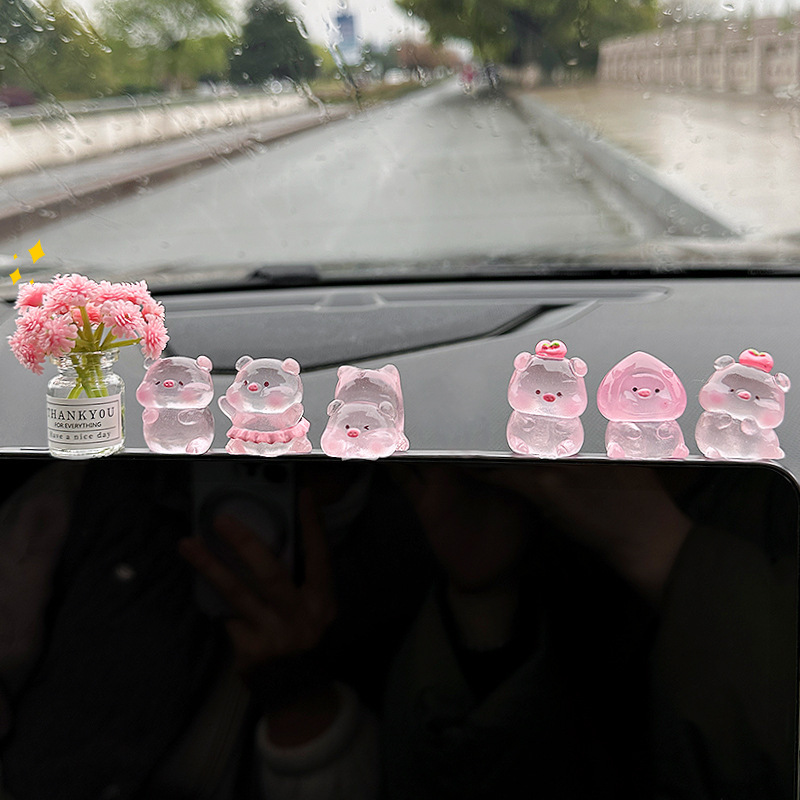 かわいい桃の子豚の車内のアクセサリーは2025の新型の自動車の中でコンソールを解凍して癒します。|undefined