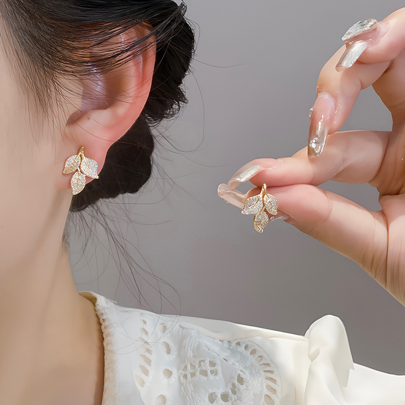 S925 Sterling Silver Needle Zircon Color Retention Leaf-shapepd Stud Earrings