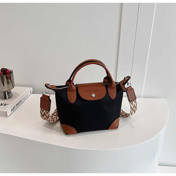 Mini bolso de bolsillo de mano pequeña mujer 2025 nuevo estilo transfronterizo de tela de nylon ligera de moda ocio de hombro bolsa inclinada