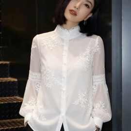 白色灯笼袖刺绣立领蕾丝衬衫女2026年春季新款设计感小众洋气上衣