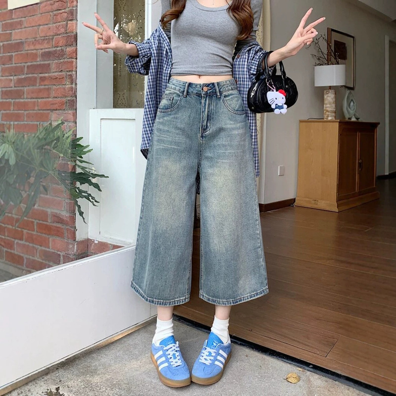 Summer New American Retro Style Cropped Jeans for Women, Loose Fit, Slimming Mid-Length Pants for Petite Figures, Wide-Leg Shorts Summer New American Retro Style Cropped Jeans for Women, Loose Fit, Slimming Mid-Length Pants for Petite Figures, Wide-Leg Shorts