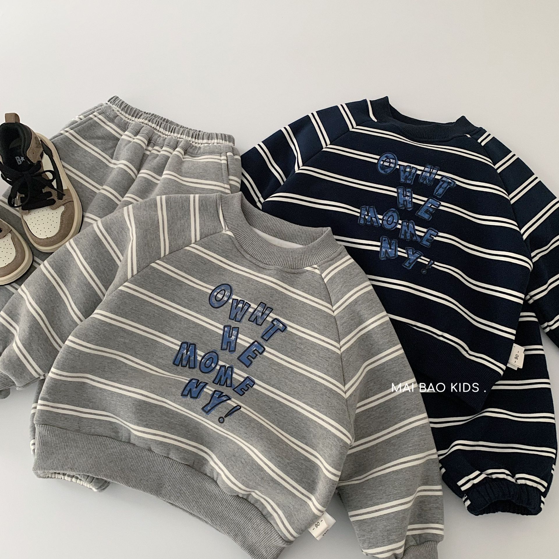 麦宝男童加绒套装2025冬季新款男童条纹印字母运动两件套男孩冬装