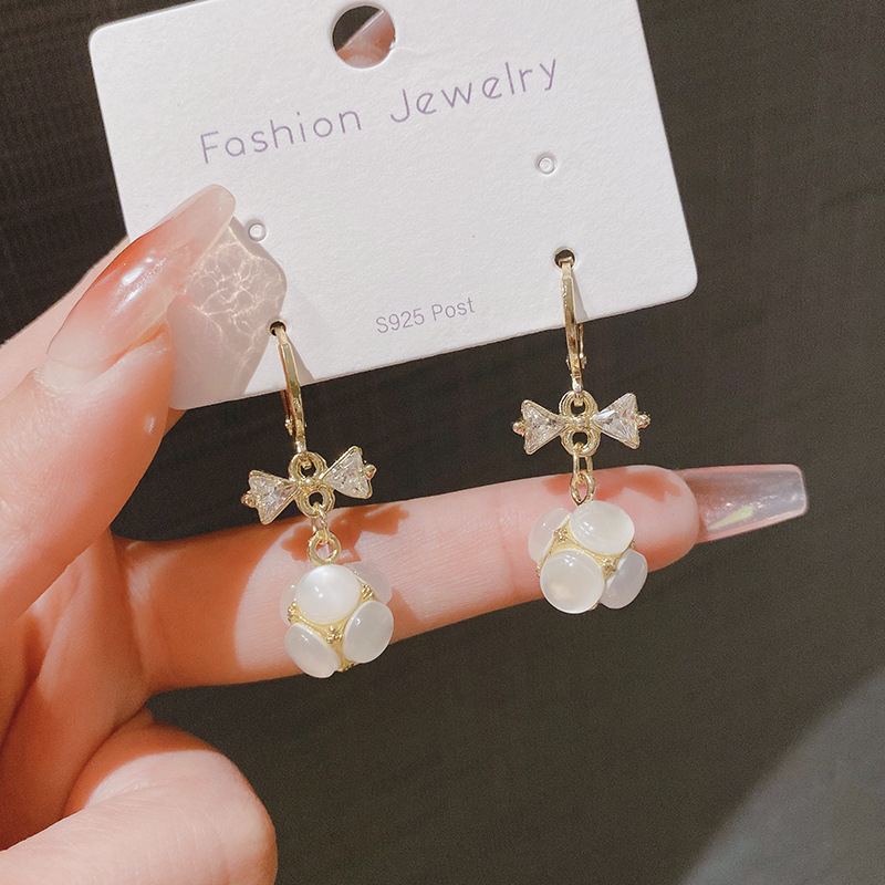 Fashionable geometric three dimensional small design elegant…