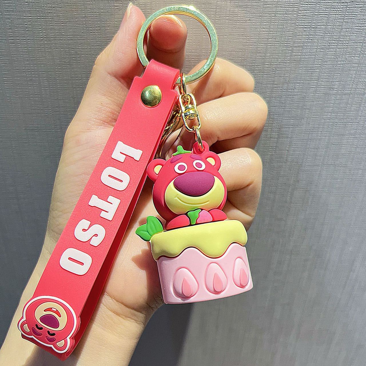 Torta de crema de oso de fresa