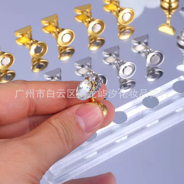 Gold and Silver Manicure Magnet Chess Pieces, All-Metal Strong Magnetic Chess Pieces, Manicure Practice Tools, Wearable Nail Holder Brackets, 5 Packs