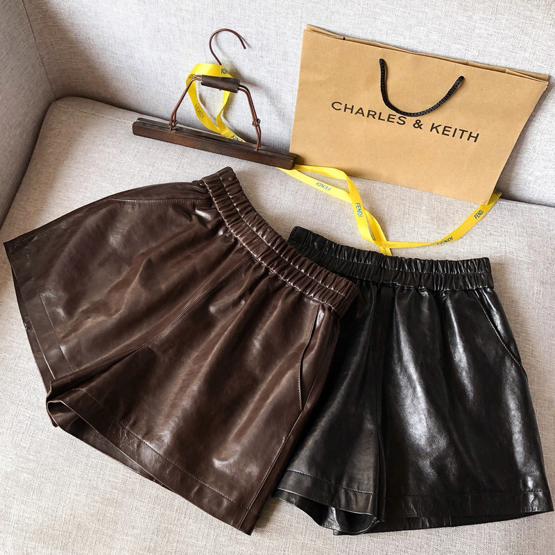 Hn1848-1 Genuine Leather Pants, New Spring Style, Oil-Waxed Sheepskin, Elastic Waist, Simple Pocket Design, Versatile Women's Shorts Hn1848-1 Genuine Leather Pants, New Spring Style, Oil-Waxed Sheepskin, Elastic Waist, Simple Pocket Design, Versatile Women's Shorts