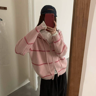 温柔甜美粉色条纹拉链连帽毛衣外套女秋冬季宽松软糯厚款针织开衫