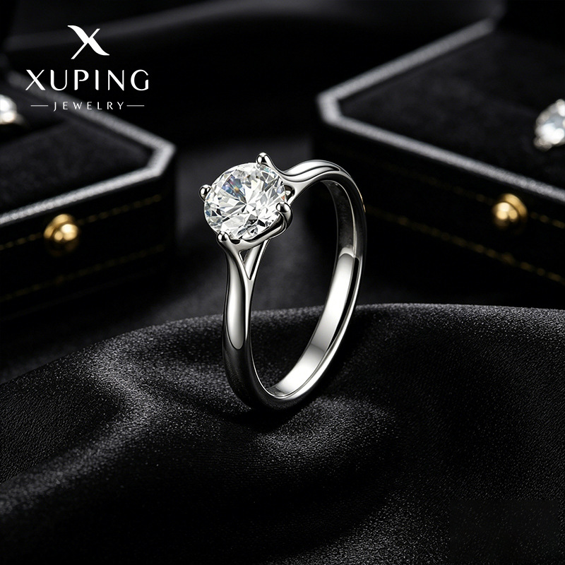 Xuping simple mosaico de una sola gema artificial de cuatro garras anillo de moda pareja en anillo de boda de estilo