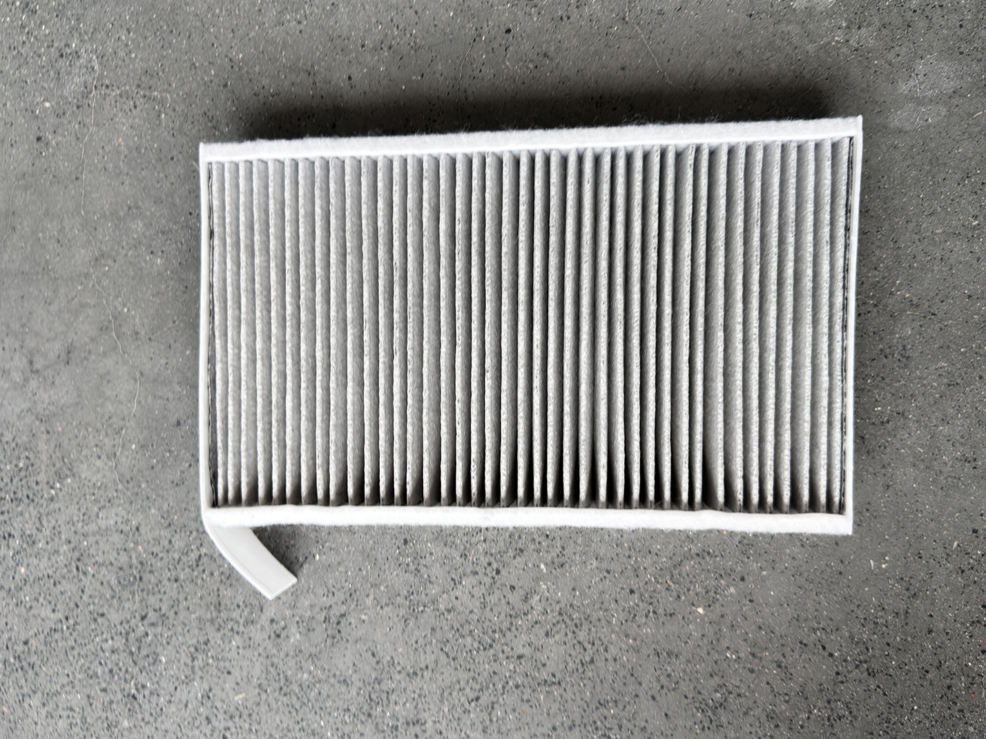 Suitable for Tesla Model 3/Re-New 3Y/Y Air Conditioning Filter Element 1813371-00-B Activated Carbon Air Conditioning Filter