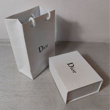 D家香水包装礼盒D家口红礼品盒D家真我香水袋化妆品书型盒翻盖盒