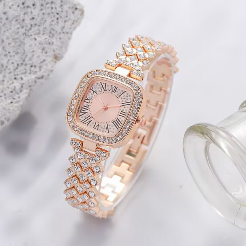 2024 koreansk version af moderigtigt stålbånd med indlagt dameur, vanddiamant romersk mønster kvartsarmbånd_voghion.com