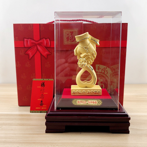 Wedding gifts velvet gold holding hands and children together old ornaments creative western style wedding wedding gold shop gifts