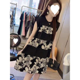 2025夏洋气宽松大码胖妹妹200斤连衣裙中长款设计感无袖显瘦A字裙