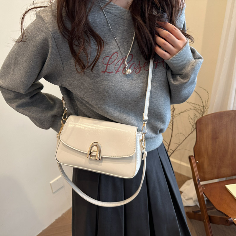 Wholesale Texture Light Luxury Handheld Small Square Bag Women's Bag 2025 Summer New Fashion Lock Shoulder Bag Commuter Crossbody Bag