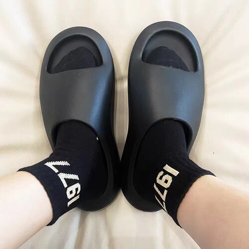 23SS Fashion Brand 1977FOG Luxury High Street Short Socks ESS Fashion Socks Black, White, and Grey for Men and Women Athletic Crew Socks Pure Cotton