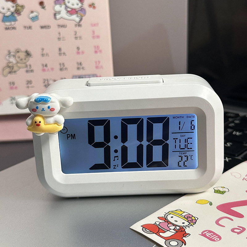 Đồng hồ báo thức màu trắng [Vòng bơi Ngọc trắng Quế Chó + Pin]