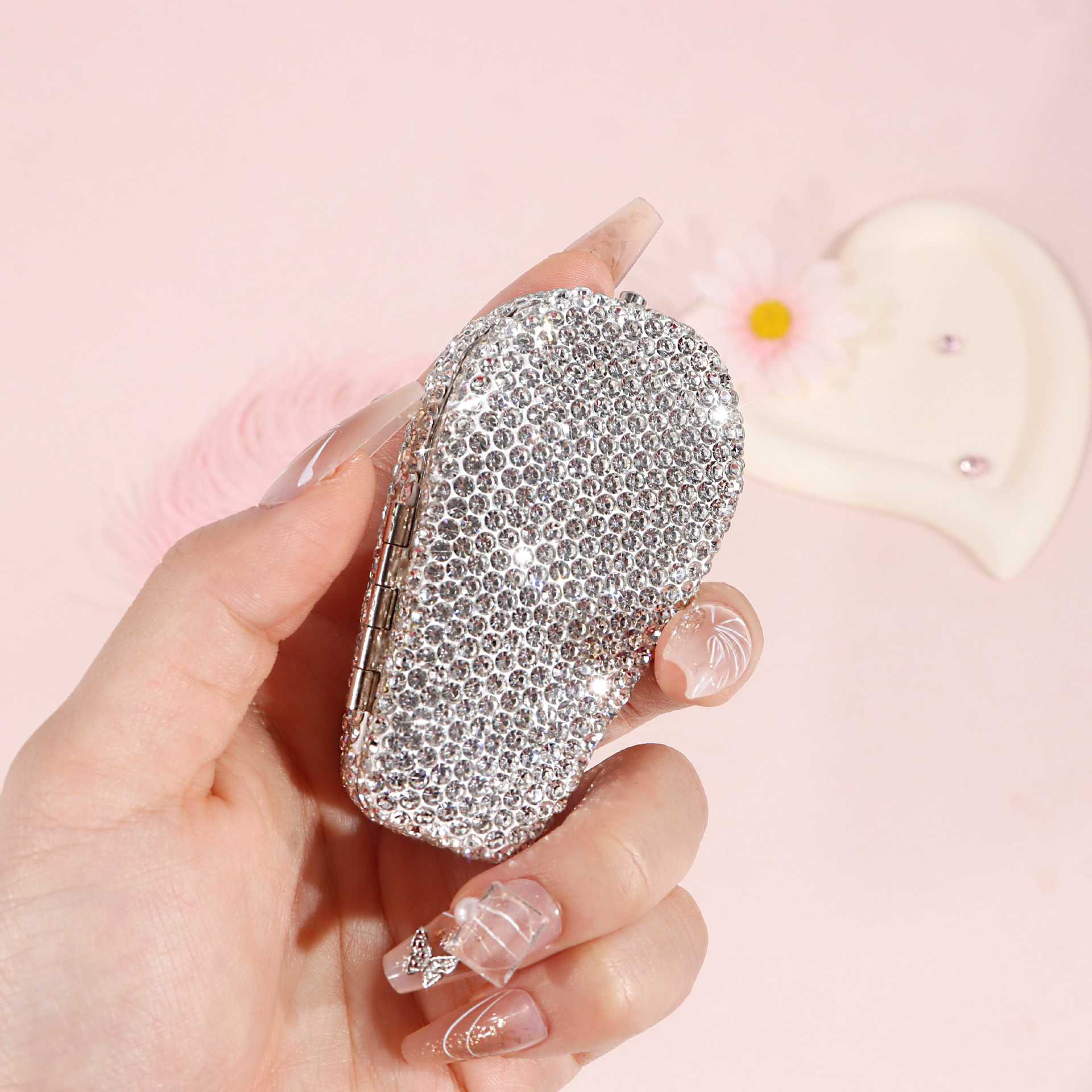 Cross-Border Hot-Selling Rhinestone-Encrusted Ashtray, Exquisite Full-Diamond Anti-Fly Ash Stainless Steel Creative Diamond-Encrusted Car Ashtray with Lid
