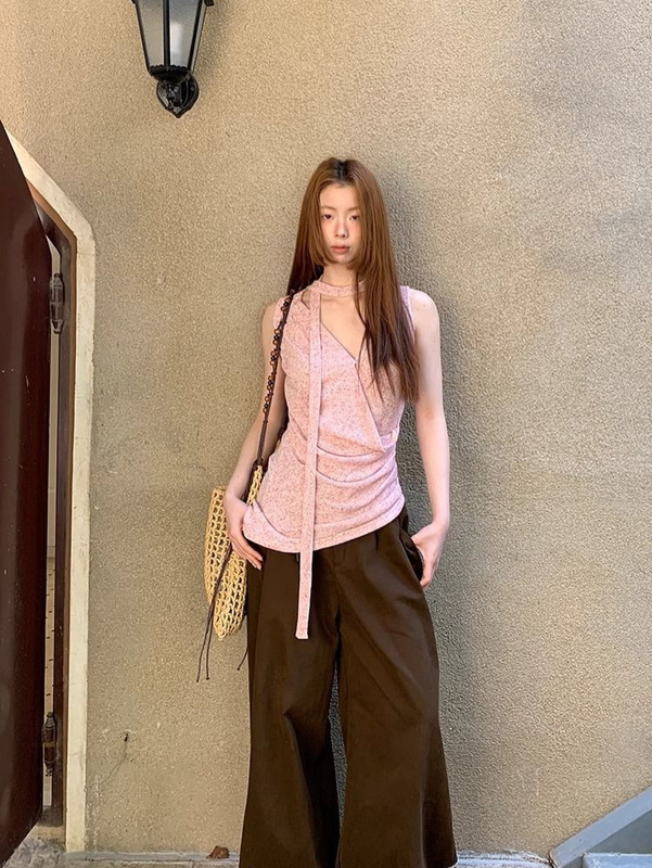 设计感粉色交叉v领吊带背心女夏季褶皱修身无袖外穿辣妹飘带上衣|undefined