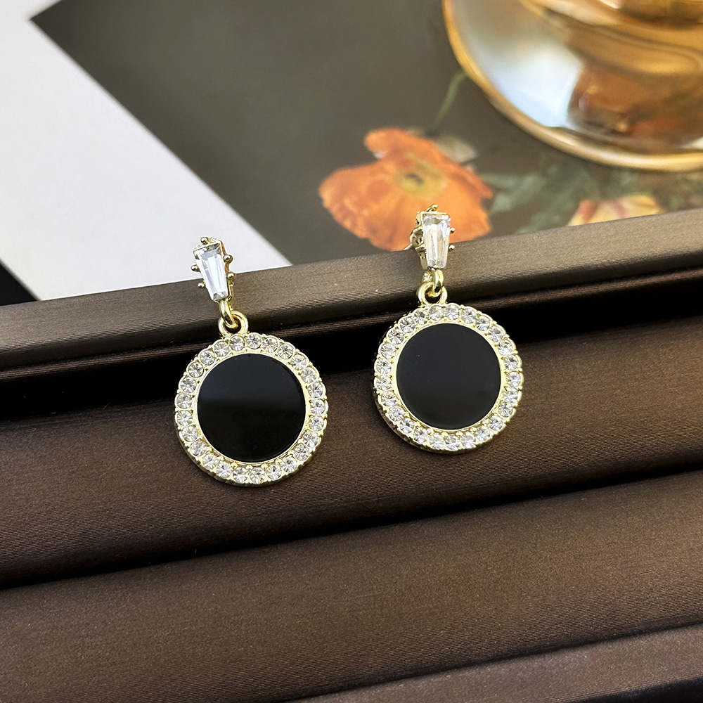 Pendientes de diamantes cuadrados redondos negros coreanos Pendientes de circón de alta gama de moda Pendientes geométricos de personalidad mujer