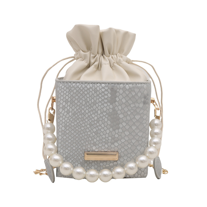 Mini bolso de cubo hermoso bolso con cordón de perlas de aire occidental para mujer 2025 nuevo bolso de mensajero de un solo hombro con cadena portátil