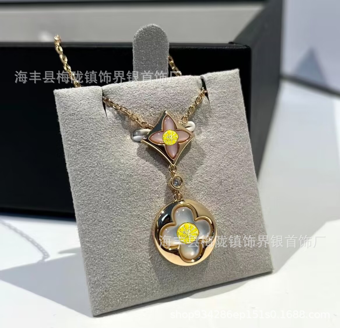 Donkey Familyの新作高級版四つ葉のクローバー五花ブレスレット、女性用18金メッキ、オールドフラワーパウダーシェルネックレス、アマゾナイトイヤリング