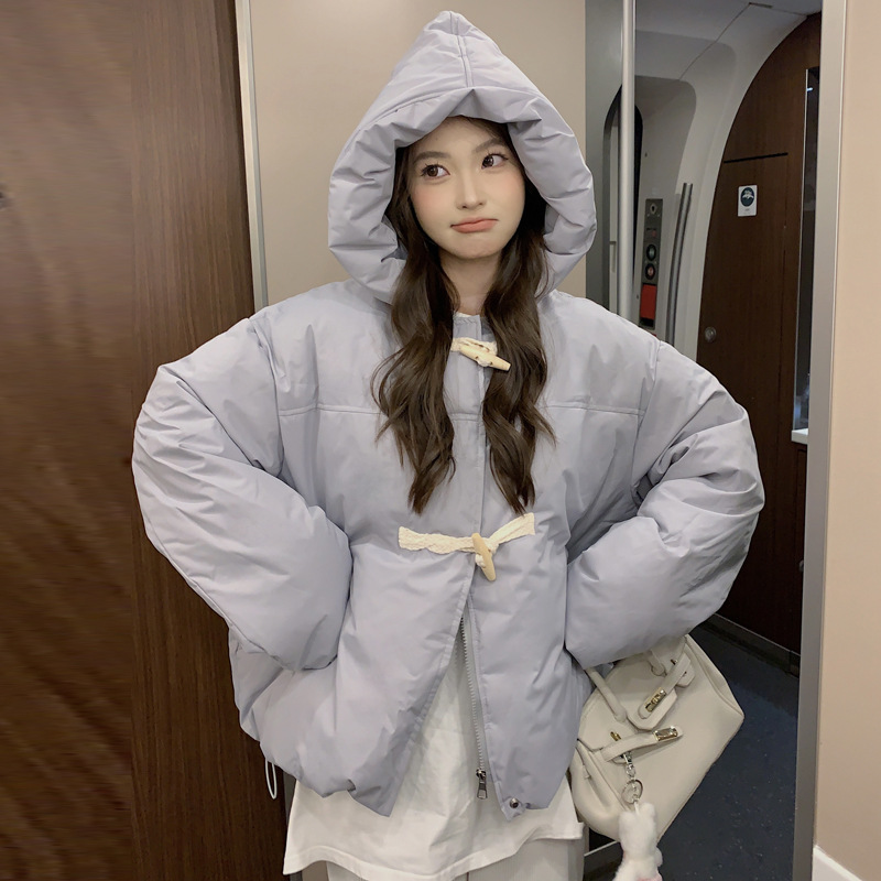 안티 시즌 다운 코튼 패딩 재킷 여자 2024 년 겨울 한국식 루즈 코튼 패딩 재킷 두꺼운 짧은 더플 버클 후드 코튼 패딩 재킷
