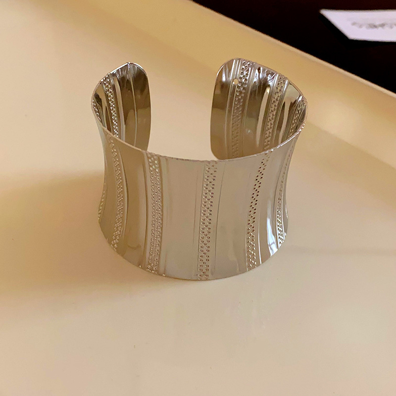 冷たい風のシンプルな金属の格子縞のブレスレット欧米の越境する新型の手環の小さい大衆のファッションの高級感の手飾りの卸売り|undefined