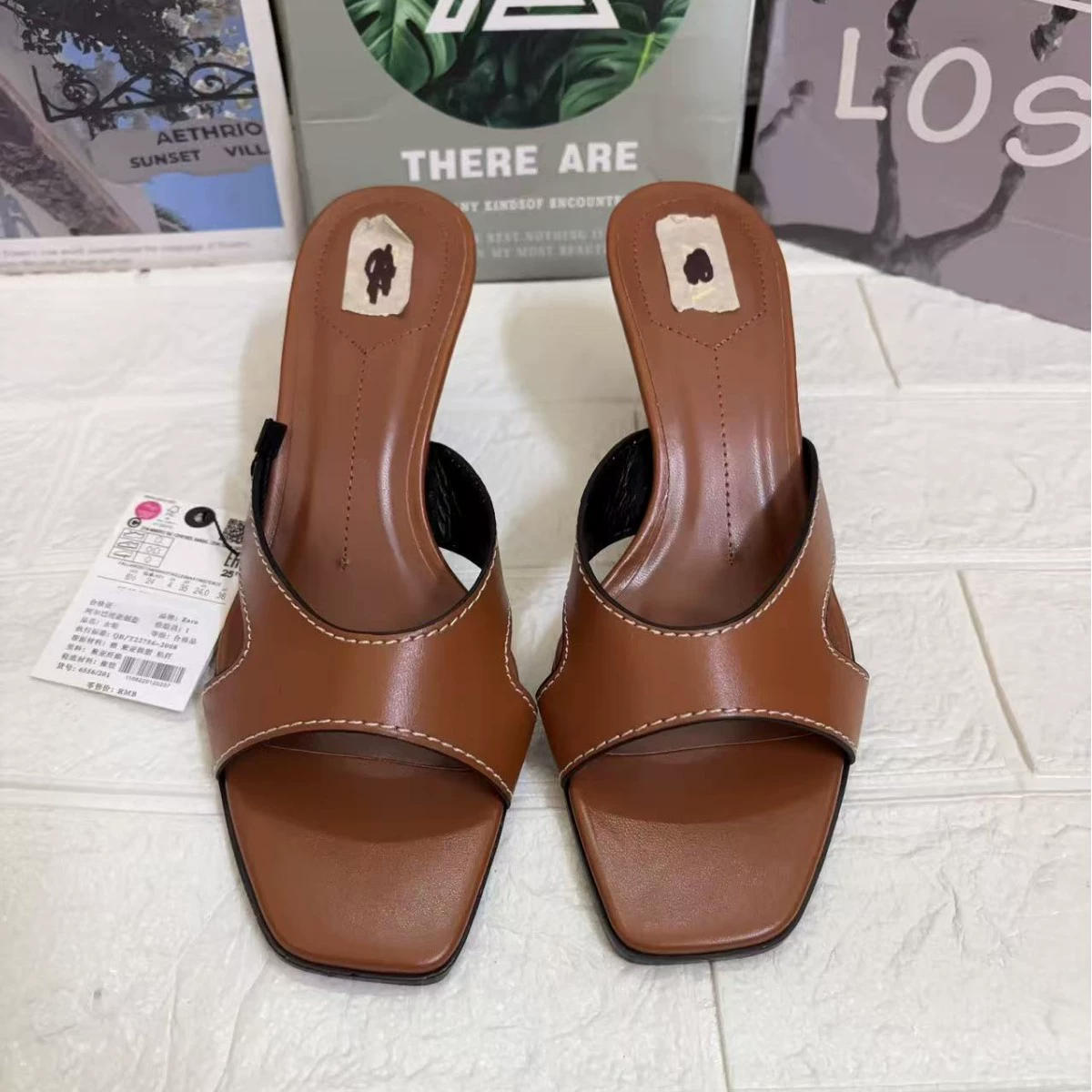 2025 новый летний стиль с юбкой, коричневой строчкой, квадратным носком, открытым носком, шпильками, сандалиями и тапочками для женщин