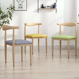 餐桌;实木床;餐椅