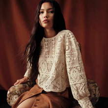 法式小众25年秋冬新款重工钩花镂空针织衫时尚圆领百搭休闲上衣女