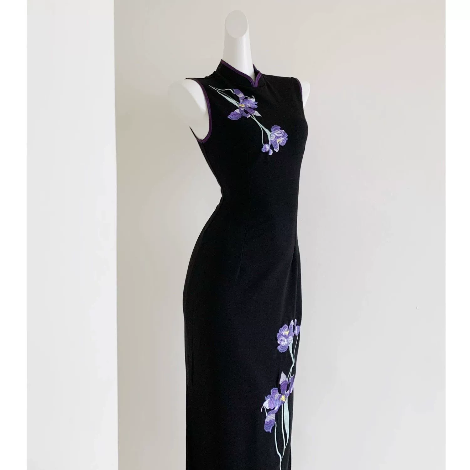 Восточная эстетика, китайский стиль, фиолетовая вышивка, ретро, ​​черное утягивающее платье Cheongsam в гонконгском стиле